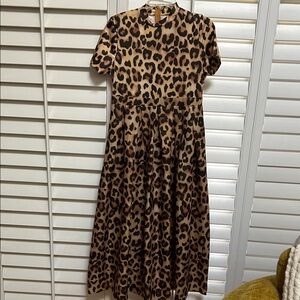 Chic Leopard Print Midi Dress